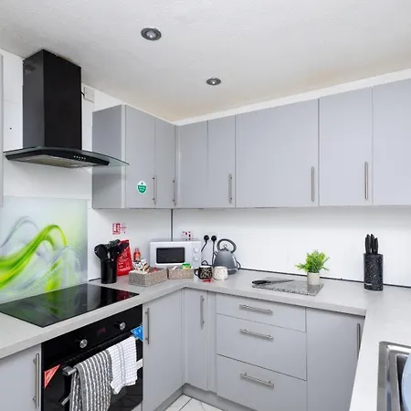 6 Guests - 10min Centre
