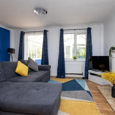 6 Guests - 10min Centre Holiday home