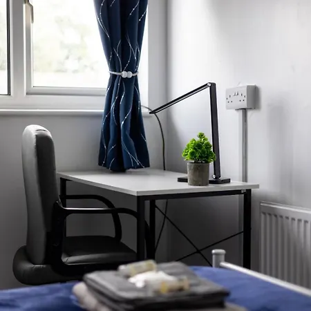 6 Guests - 10min Centre