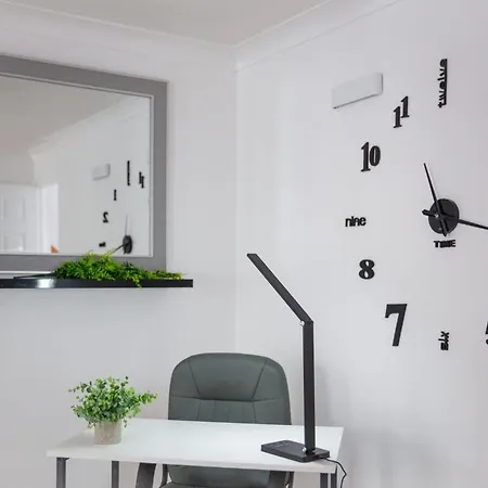 6 Guests - 10min Centre